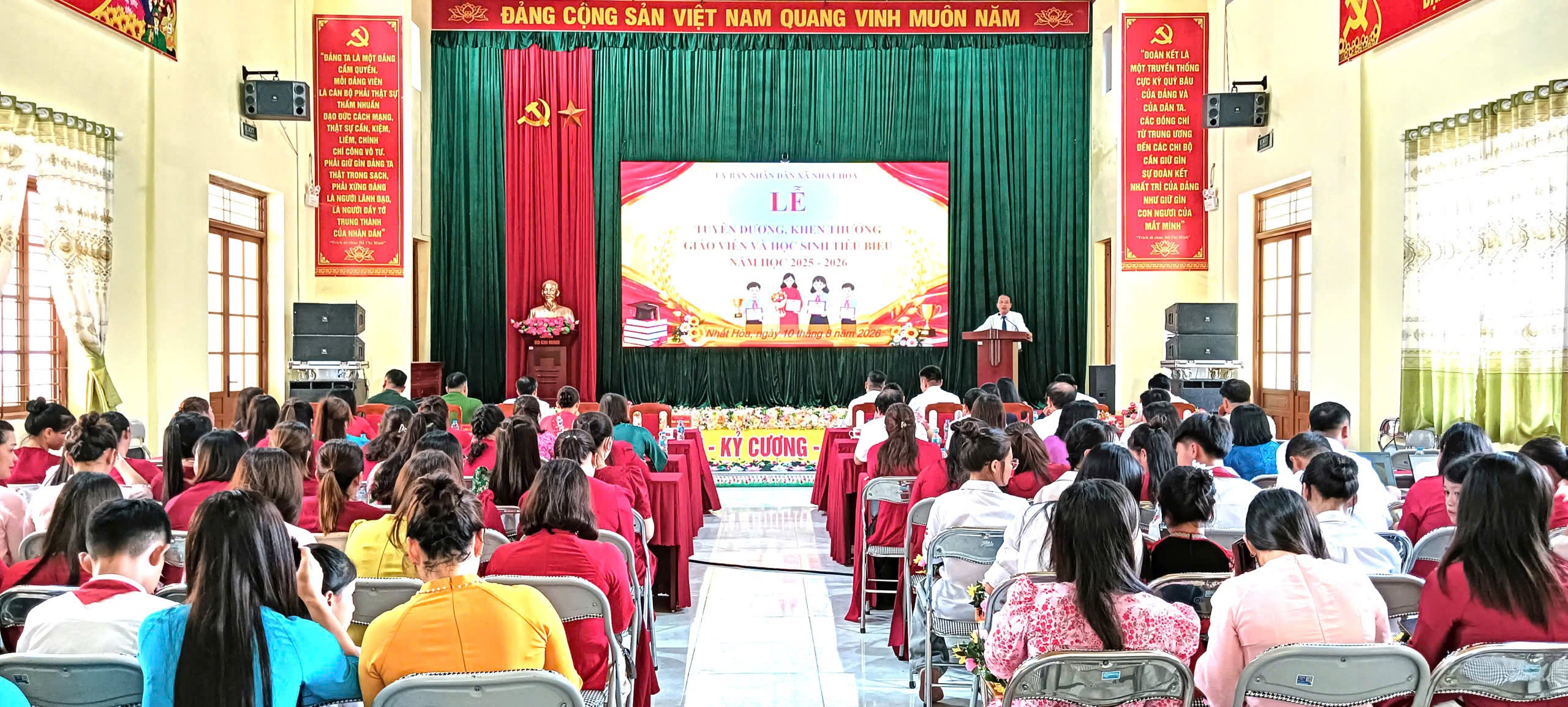 XÃ NHẤT HÒA TỔ CHỨC LỄ TUYÊN DƯƠNG, KHEN THƯỞNG GIÁO VIÊN VÀ HỌC SINH TIÊU BIỂU NĂM HỌC 2025 - 2026