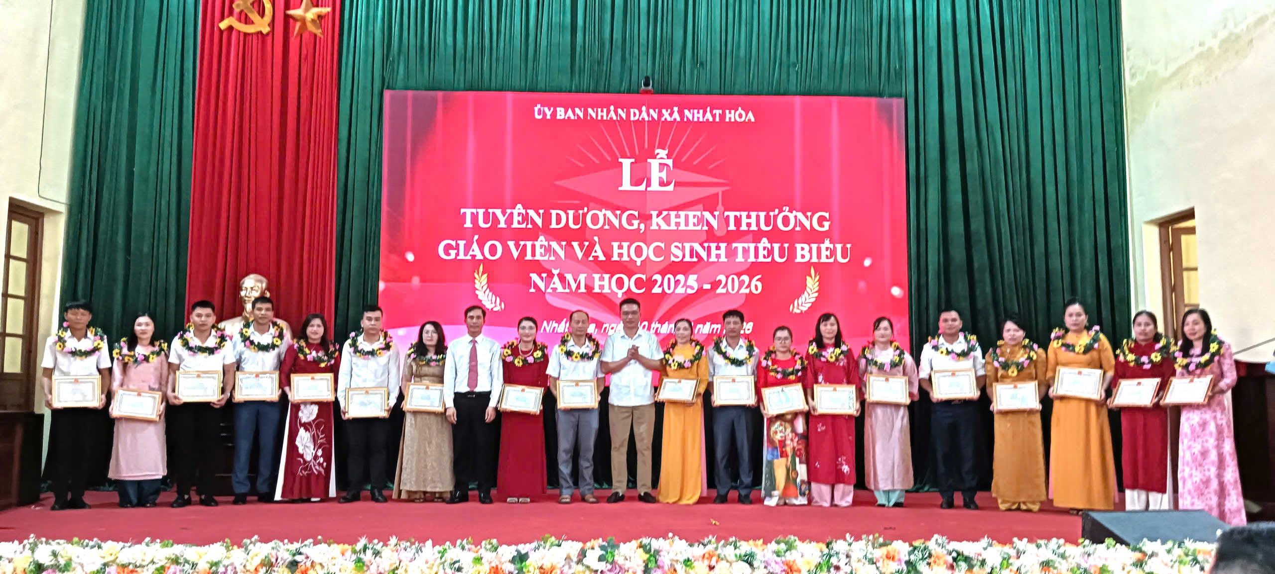 vinh danh giáo viên.jpg